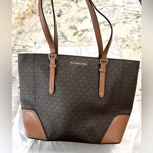 Michael Kors Aria Tote